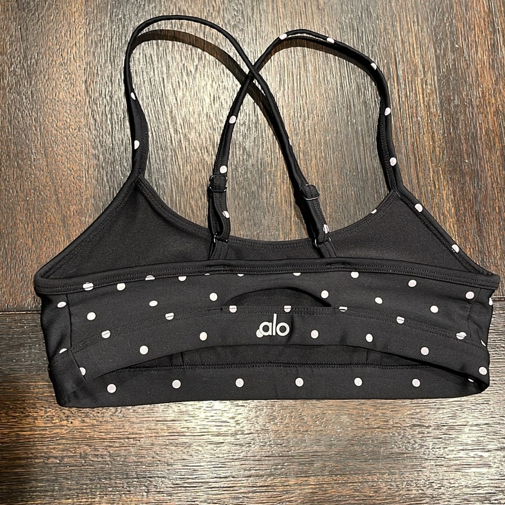 Alo Sports Bra and shorts - Picture 3 of 6